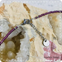 Paars gestipte ketting met hanger (lampwork)