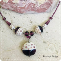 Paars gestipte ketting met hanger (lampwork)