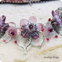 Paars roze bloemketting van glas (lampwork)