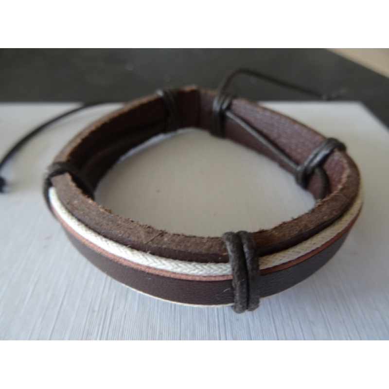 Leren armband bruin met 2 witte randen