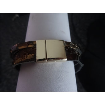 Armband leer van bruin slangenleer met magnetische rosekleurige sluiting 22cm