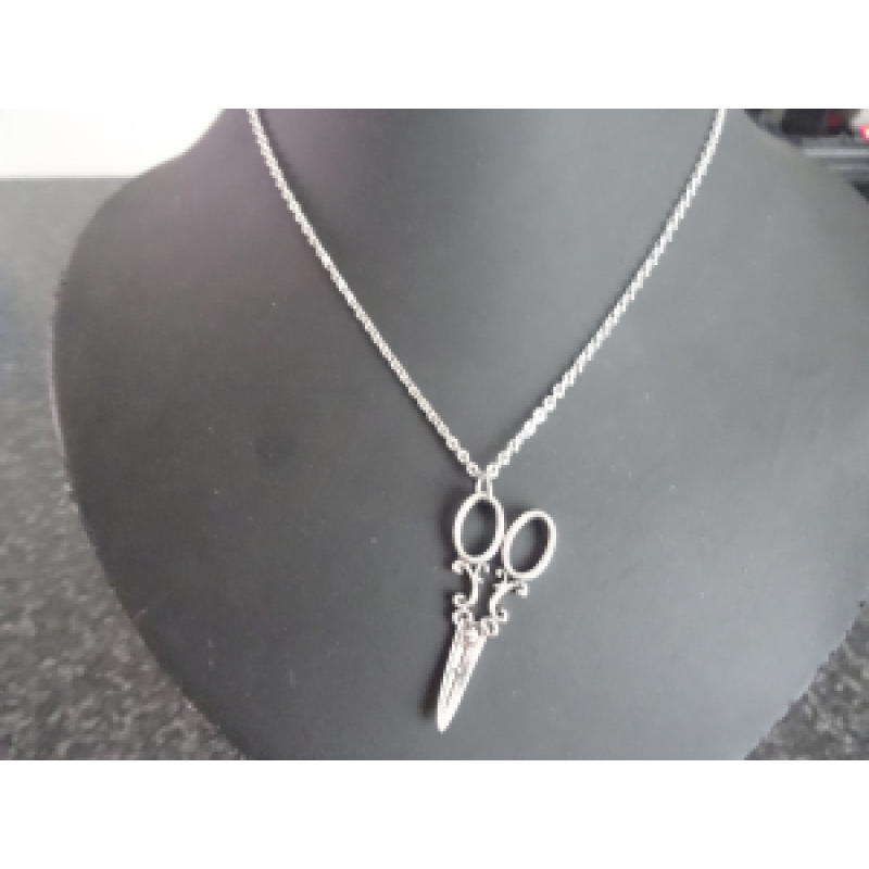 Ketting met hanger: grote schaar