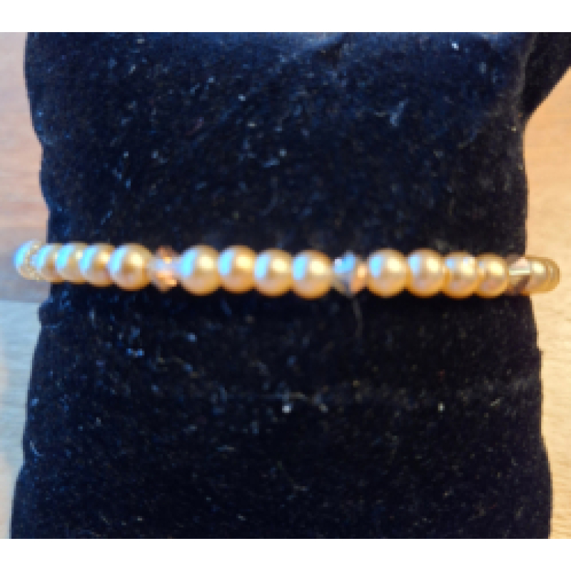 Kralenarmband dames met 4zalmkleurige parels en doorzichtige bicones