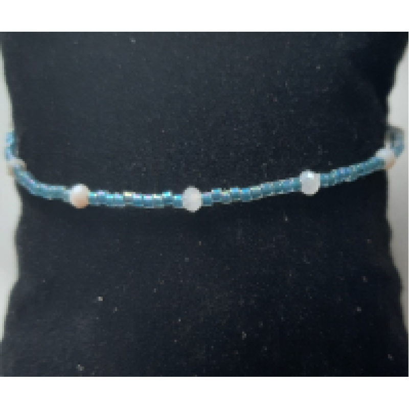 Kralenarmband dames blauwe miyuki kralen met witte accenten
