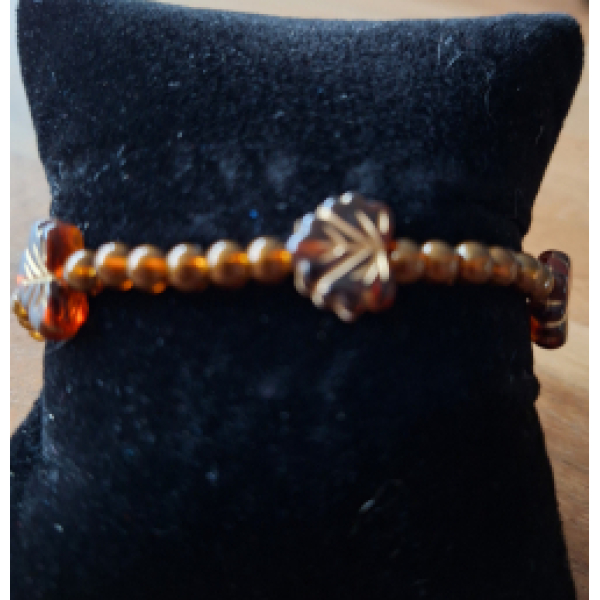 Kralenarmband dames bruin met bladkraal