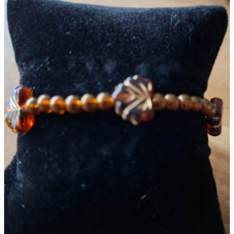 Kralenarmband dames bruin met bladkraal