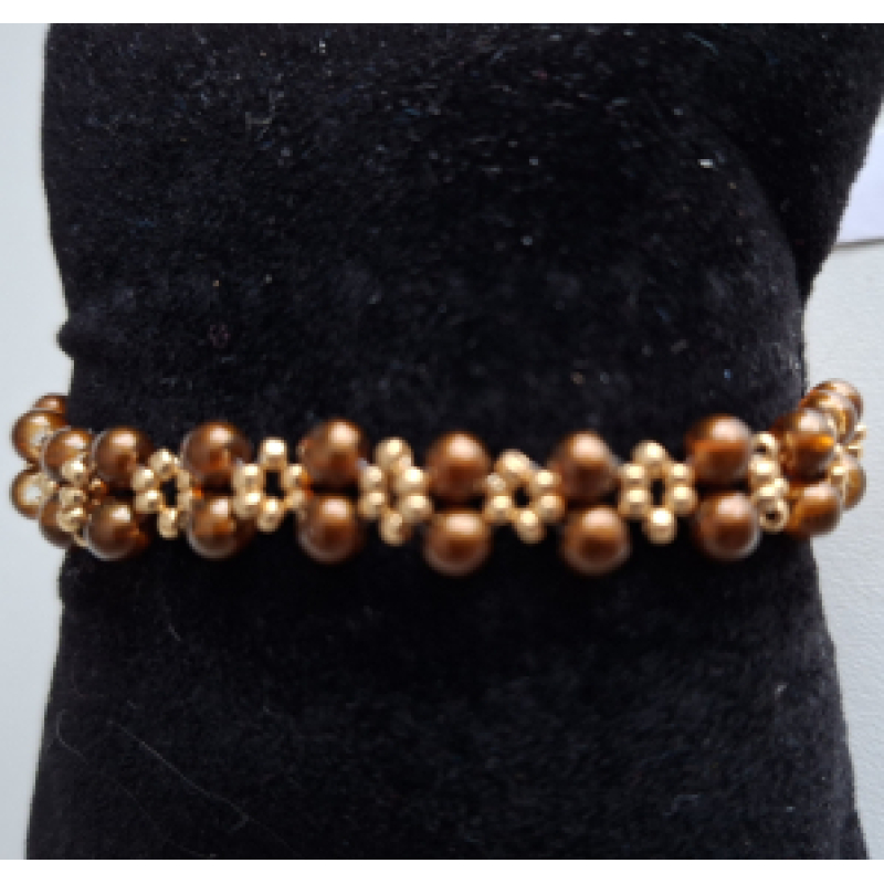 Kralenarmband bruin met gouden miyuki kralen 18cm