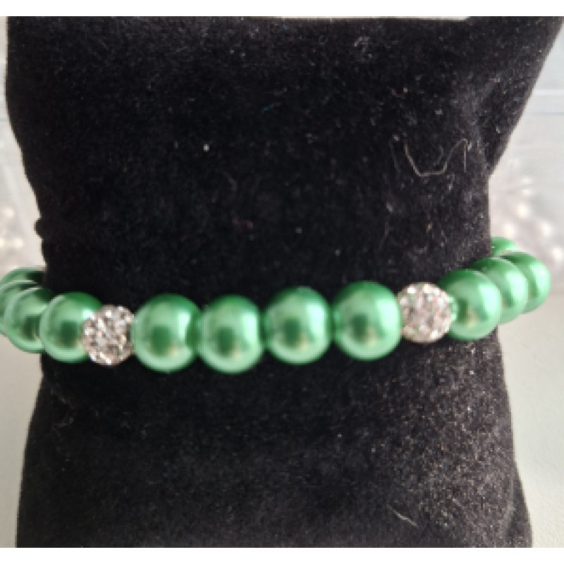 Armband dames groene glaskralen en witte shamballa kralen