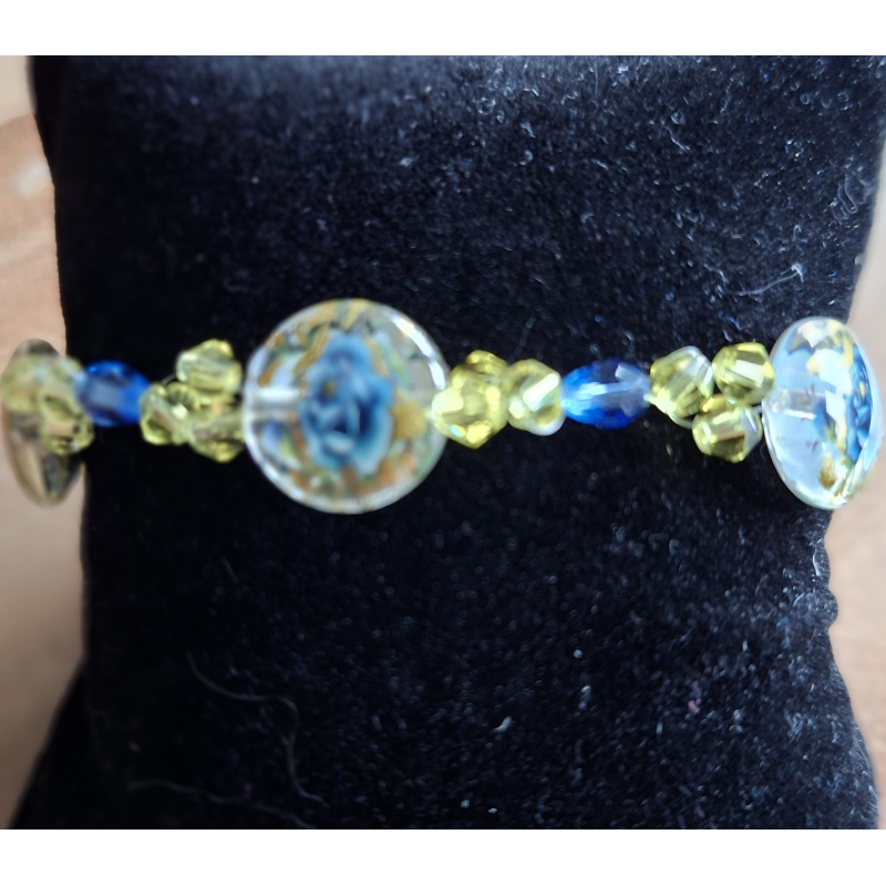 Kralenarmband met iris kralen en gele bicones
