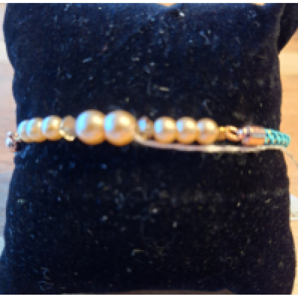 Kralenarmband dames met zalmkleur parels en doorzichtige bicones aan verstelbare band