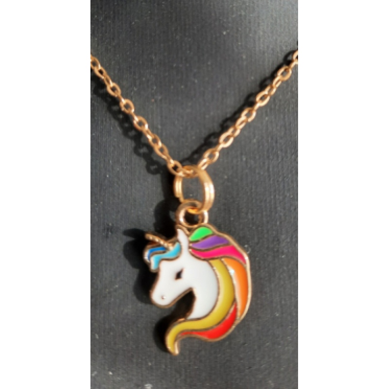 Kinderketting goudkleur met als hanger een eenhoorn in geel/oranje/rood