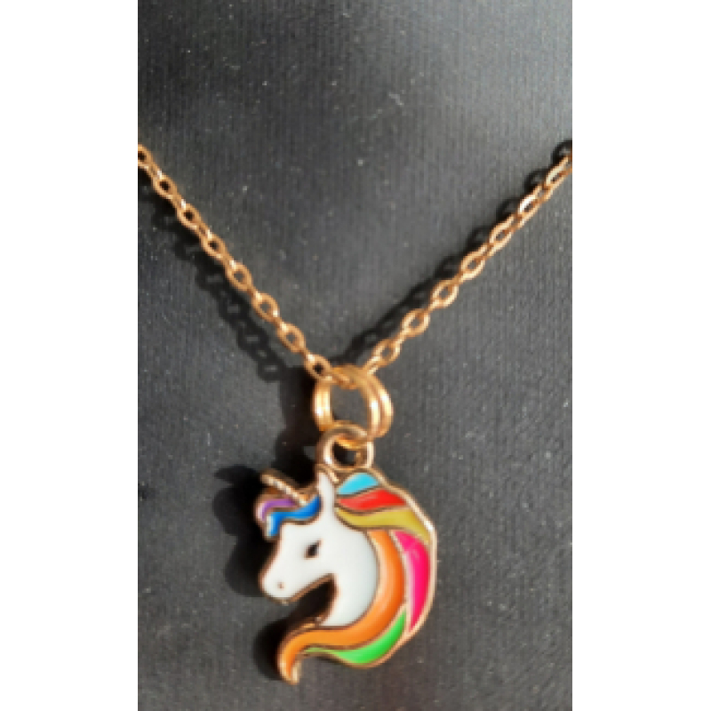 Kinderketting goudkleur met als hanger een eenhoorn in oranje rose groen