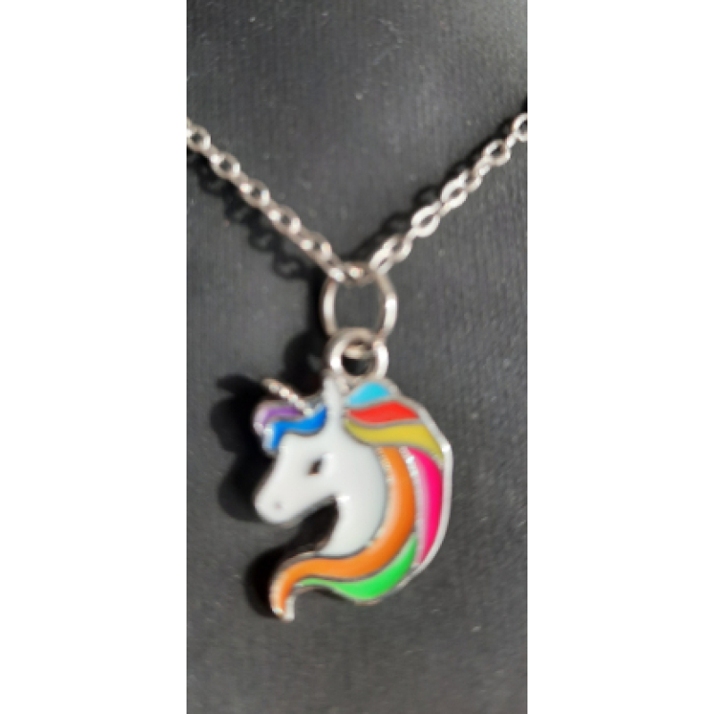 Kinderketting zilverkleur met als hanger een eenhoorn in oranje/rose/groen