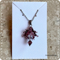 Paarse distel hanger van glas met ketting (lampwork)