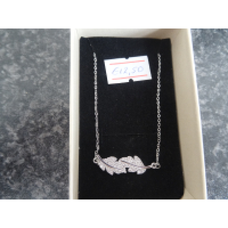 Ketting stainless steel  zilverkleur met blaadje crystal strass steentjes