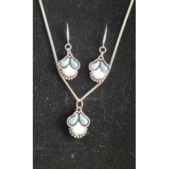 Sieraden setje met ketting en oorbellen (zilver) met blauw en wit