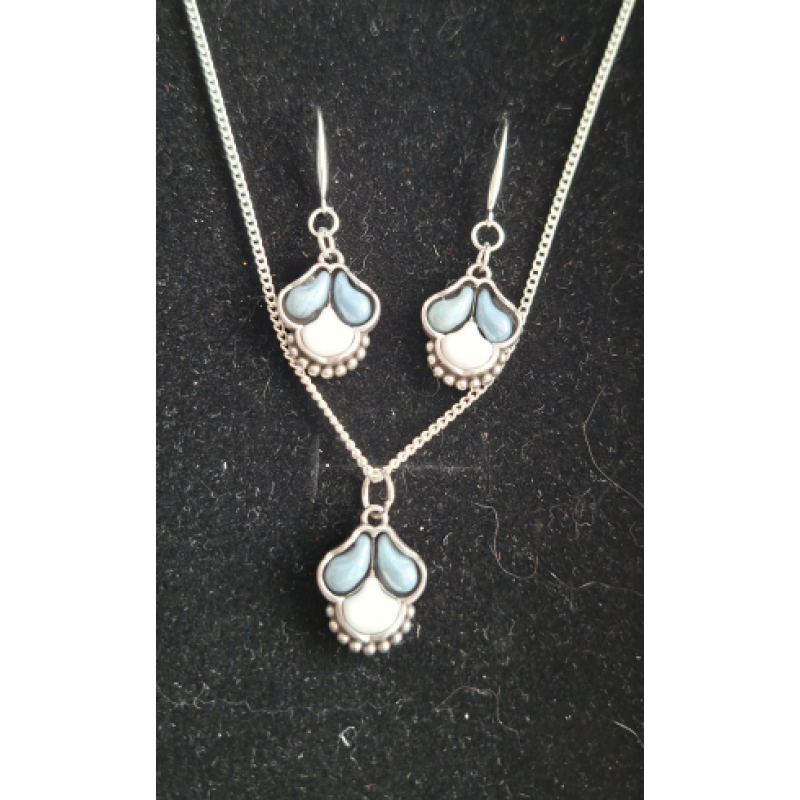 Sieraden setje met ketting en oorbellen (zilver) met blauw en wit