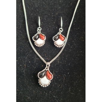 Sieraden setje met ketting en oorbellen (zilver) met rood zwart en wit