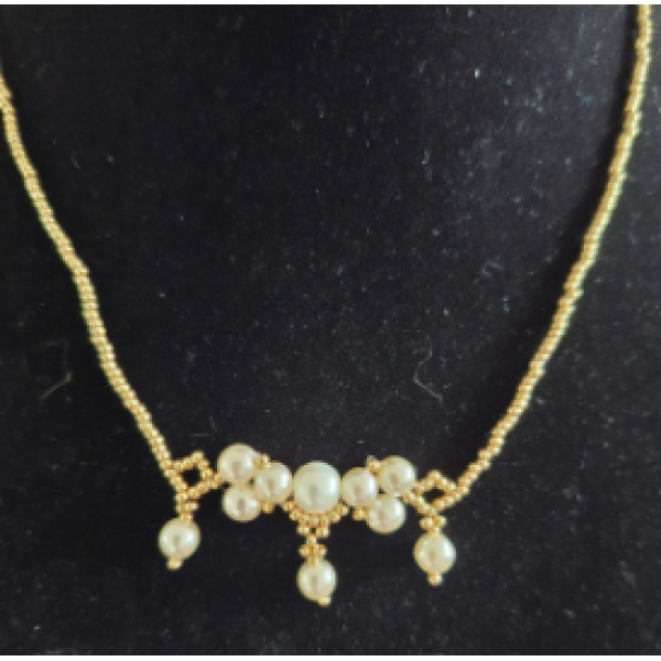 Ketting zilver met goudkleurige miyuki kralen met creme witte glasparels