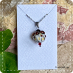 Dahliahanger bordeauxrood/crème van glas met ketting (lampwork)