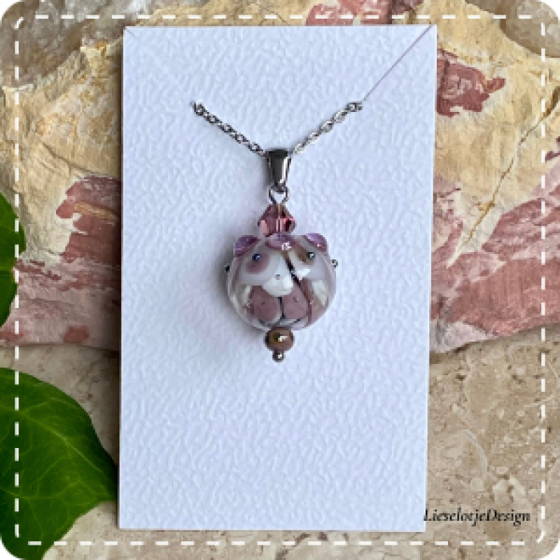 Daliah paars/creme van glas met ketting (lampwork)