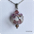 Daliah paars/creme van glas met ketting (lampwork)
