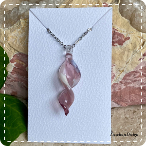 Draaihanger paars van glas met ketting (lampwork)