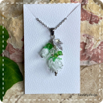 Bloemknophanger wit van glas met ketting (lampwork)