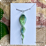 Draaihanger groen van glas met ketting (lampwork)