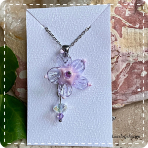 Bloemhanger lila roze van glas met ketting (lampwork)