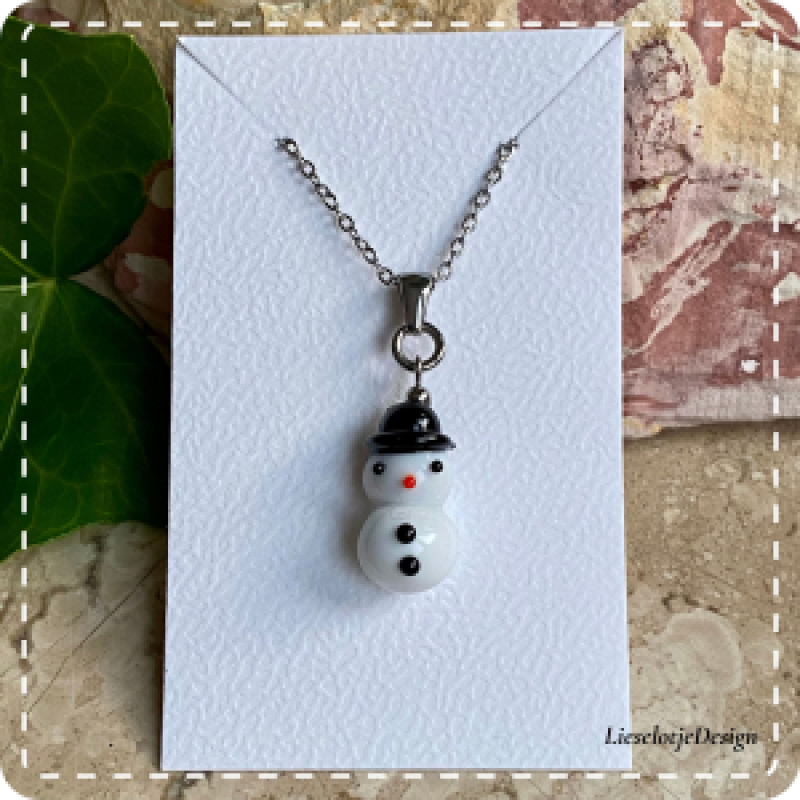 Sneeuwpophanger van glas met ketting (lampwork)