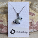 Hanger wasbeertje van glas met ketting (lampwork)