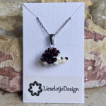 Hanger Egeltje van glas met ketting (lampwork)