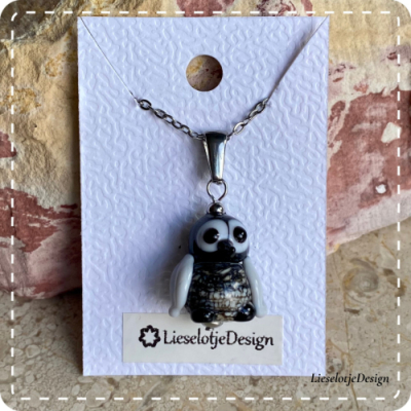 Hanger Pinguinkuiken van glas met ketting (lampwork)