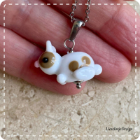 Hanger konijntje wit-beige van glas met ketting (lampwork)
