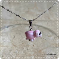 Hanger biggetje van glas met ketting (lampwork)