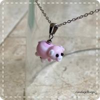 Hanger biggetje van glas met ketting (lampwork)