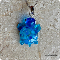 Hanger schildpad blauw van glas met ketting (lampwork)