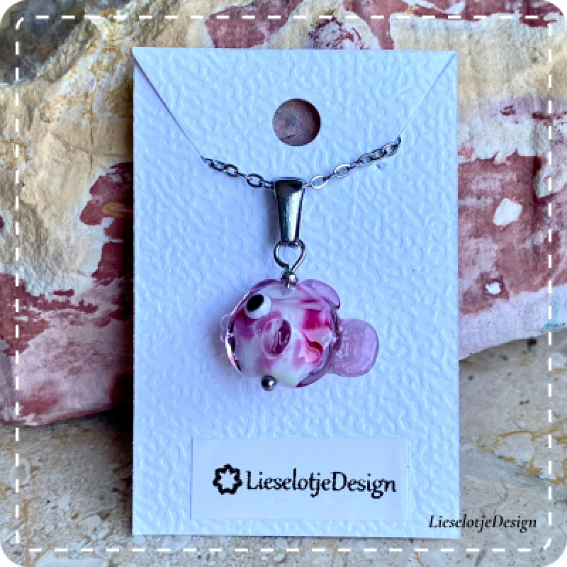 Hanger Visje roze van glas met ketting (lampwork)