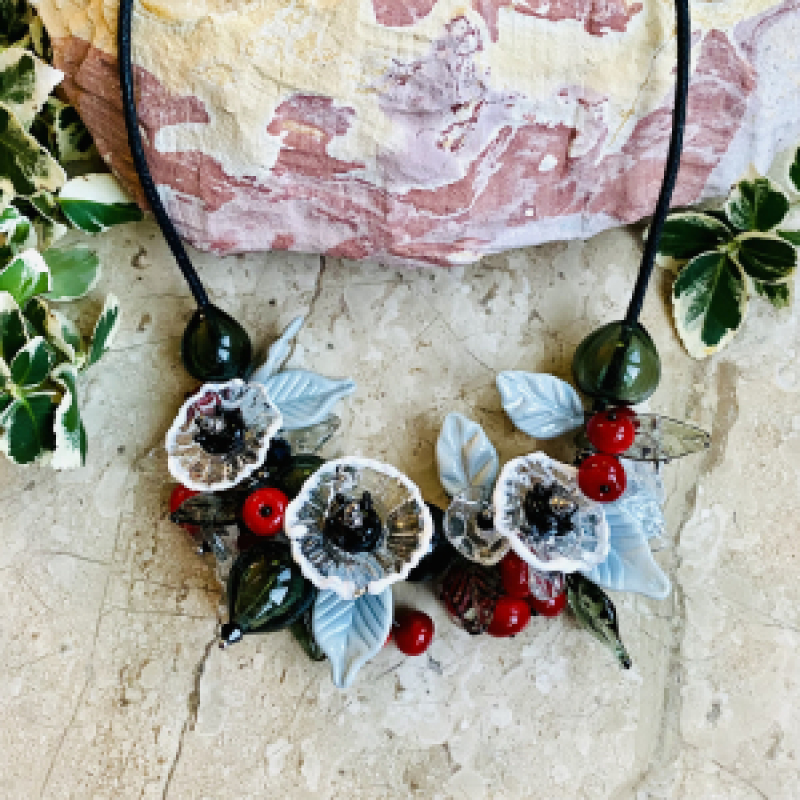 Rode bessen ketting van glas (lampwork)