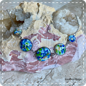 Cabochon ketting in blauw-groene tinten (lampwork)