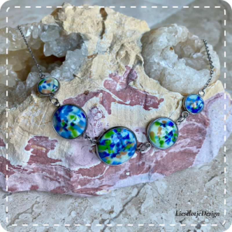 Cabochon ketting in blauw-groene tinten (lampwork)