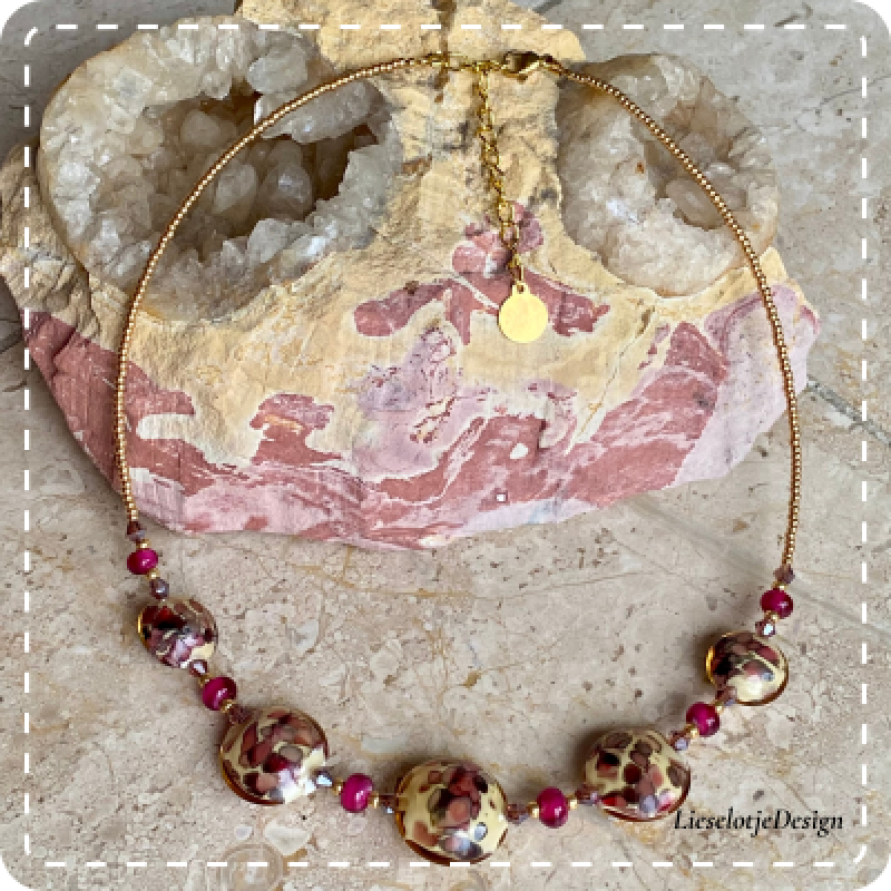 Lentil fuchsia-paars-bruin ketting (lampwork)