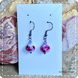 Bolvormige confetti-frit oorbel roze-lila kleurig van glas (lampwork)