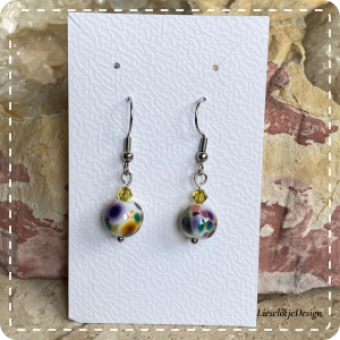 Bolvormige confetti-frit oorbel kleurrijk geel van glas (lampwork)