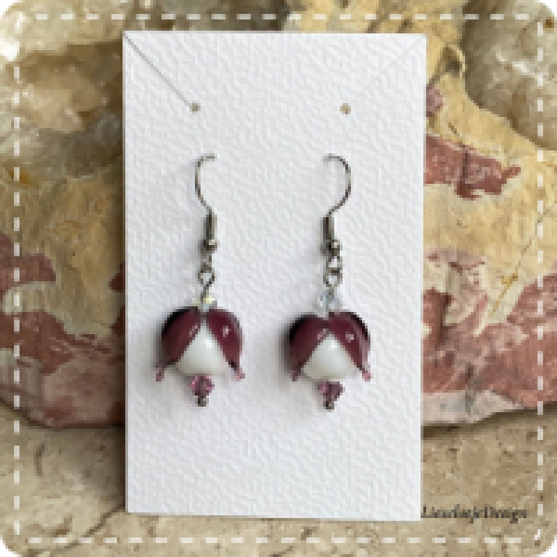 Tranend hartje oorbel (paars) van glas (lampwork)