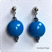 Blauwe lentil oorbel van glas (lampwork)