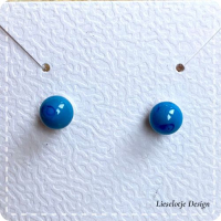 Turquoise bol oorknopjes van glas (lampwork)