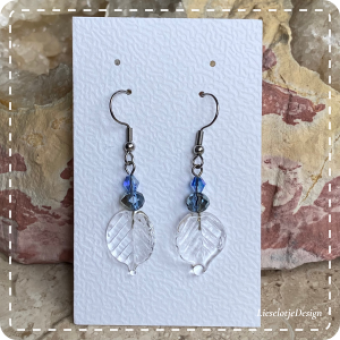 Blad oorbel jeanskleur (lampwork)