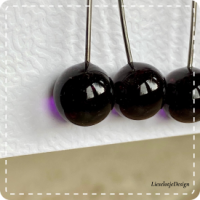 Kersoorbel (paars/blauw) met blad (lampwork)